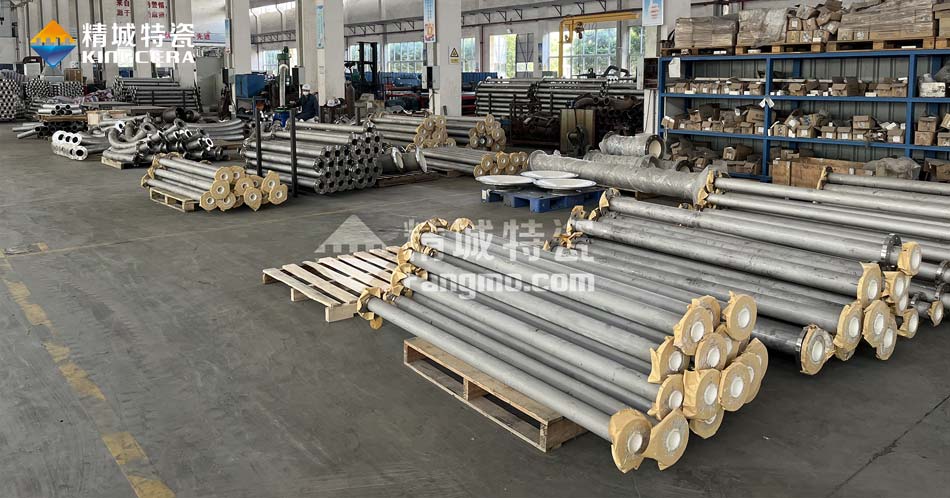 欧博ABG特瓷锂电池内衬陶瓷运送管道生产车间